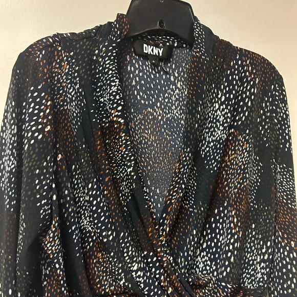 DKNY Black, Navy and Brownish Patterned Fabric. XL women’s blouse. - Picture 1 of 8